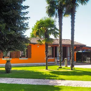  Ferienhaus La Brigata Orange House
